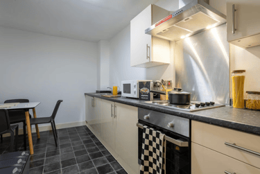 Bronze Non Ensuite - Top Floor - Image 6