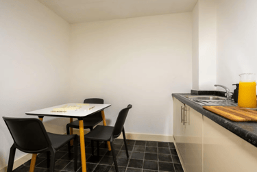 Bronze Non Ensuite - Image 4