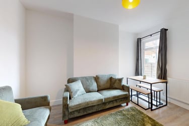 4 bed house, Storer Road, City Centre, Loughborough, LE115EH - Image 2