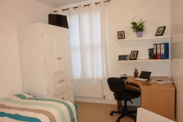 4 bed house, Station Street, City Centre, Loughborough, LE115EF - Image 1