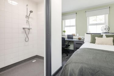 Classic Ensuite Wet Room at Dean House, New Cross Road, New Cross, London, SE146AT - Image 1