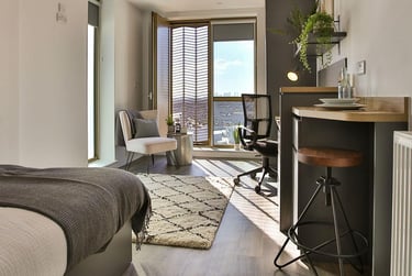 Deluxe Studio - Image 6