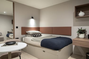 Deluxe Studio Wet Room - Image 7