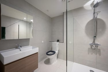 Deluxe Studio Wet Room - Image 20