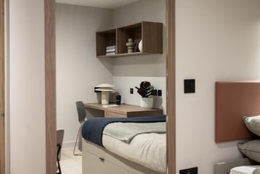 Deluxe Studio Wet Room - Image 11