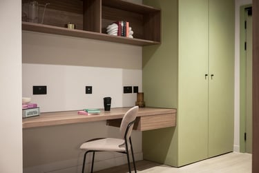 Deluxe Studio Wet Room - Image 15