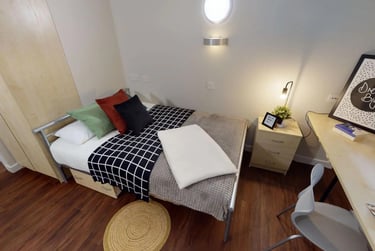 Silver Ensuite - Image 1