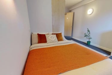 Bronze Ensuite - Image 2
