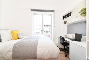 Gold Ensuite - Image 1