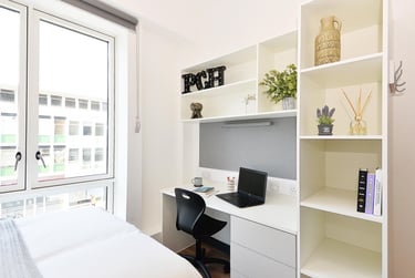 Gold Ensuite - Image 3