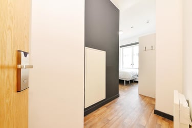 Gold Ensuite - Image 6