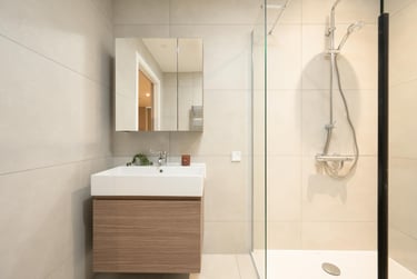 Deluxe Studio Wet Room - Image 18