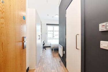 Silver Ensuite - Image 3
