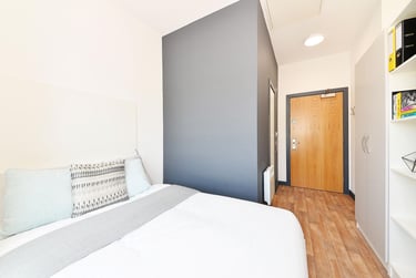 Silver Ensuite - Image 4