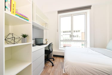 Silver Ensuite - Image 5