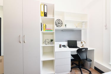Silver Ensuite - Image 6
