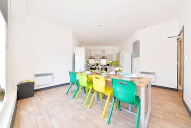 Silver Ensuite - Image 9