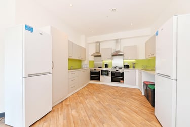 Silver Ensuite - Image 12
