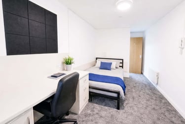 Deluxe Ensuite - Image 1