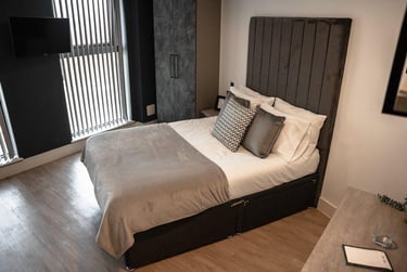 Edition I+ | Ensuite Bedroom with Air Con - Image 35