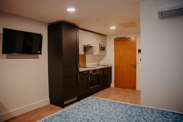 Edition I+ | Ensuite Bedroom with Air Con - Image 44