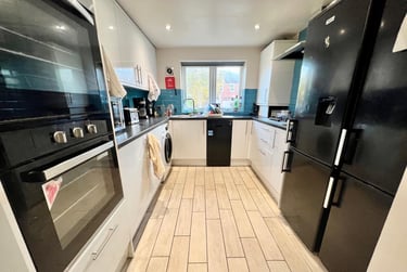 5 bed house, Cemetery Road, Sharrow, Sheffield, S118FQ - Image 1