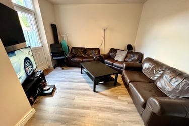 5 bed house, Cemetery Road, Sharrow, Sheffield, S118FQ - Image 2