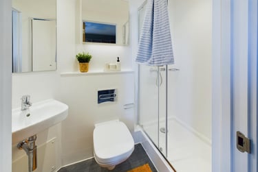 Crown Suite at Crown Place, St Ann's Well Road, The Old Meadows, Nottingham, NG31ED - Image 6