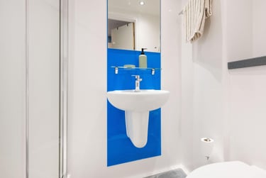 Classic Studio at Hollis Wharf, Lower Bristol Road, Oldfield Park, Bath, BA21FH - Image 4