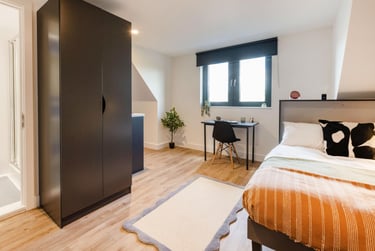 Premium Studio at Hollis Wharf, Lower Bristol Road, Oldfield Park, Bath, BA21FH - Image 1