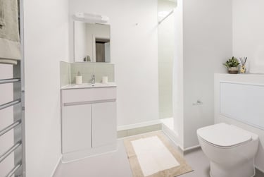 Deluxe Studio - Image 8