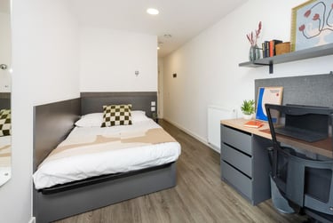 4 Bed Ensuite at The Valentine, 27-37 Perth Road, Gants Hill, London, IG26BX - Image 2