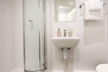 4 Bed Ensuite at The Valentine, 27-37 Perth Road, Gants Hill, London, IG26BX - Image 3