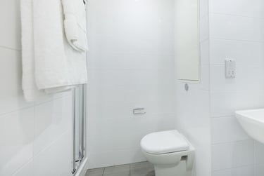 Deluxe Studio - Image 8