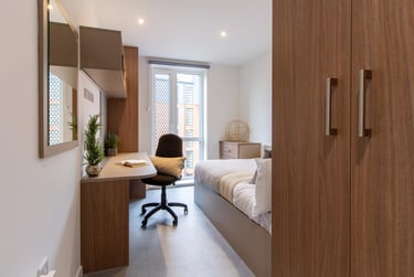 6 Bed En-suite - Image 1