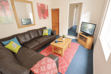 6 bed house, Burleigh Road, City Centre, Loughborough, LE113BA - Image 1