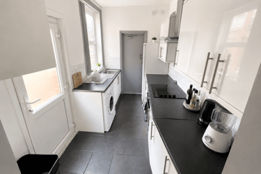 5 bed house, Curzon Street, City Centre, Loughborough, LE113BQ - Image 3