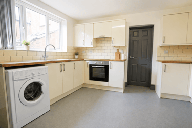 6 bed house, Royland Road, City Centre, Loughborough, LE112EH - Image 2