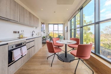 Large 3 Bedroom - Image 1