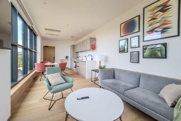 Large 3 Bedroom - Image 5