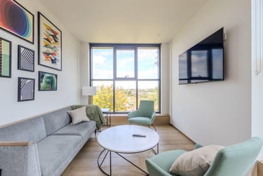 Large 3 Bedroom - Image 4