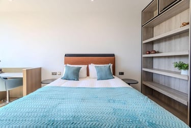 Large 3 Bedroom - Image 10