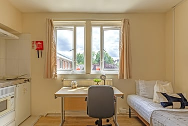 Standard Studio at Brooke Hall, 17 Flodden Road, Lambeth, London, SE59LH - Image 1