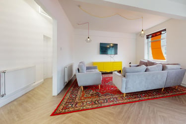 5 bed house, Ashby Square, City Centre, Loughborough, LE115AA - Image 1