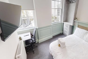 5 bed house, Cheltenham Road, Cotham, Bristol, BS65RB - Image 1