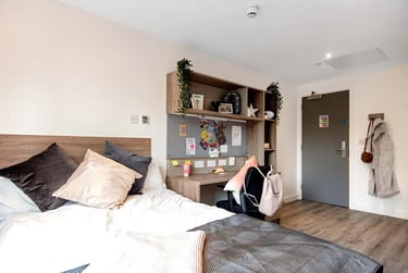 Silver Ensuite at Howard Gardens, Howard Gardens, Adamsdown, Cardiff, CF240FA - Image 1