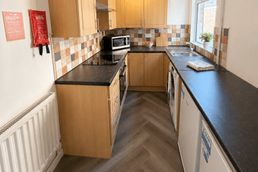 4 bed house, Rosebery Street, City Centre, Loughborough, LE115DX - Image 2