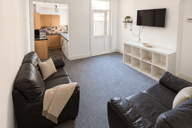 4 bed house, Rosebery Street, City Centre, Loughborough, LE115DX - Image 1