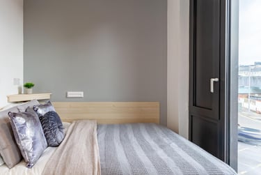 Classic 4 Bed Ensuite (9-10m2) - Image 3