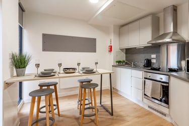 Classic 4 Bed Ensuite (9-10m2) - Image 1
